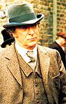 Frederick Abberline (Michael Caine)